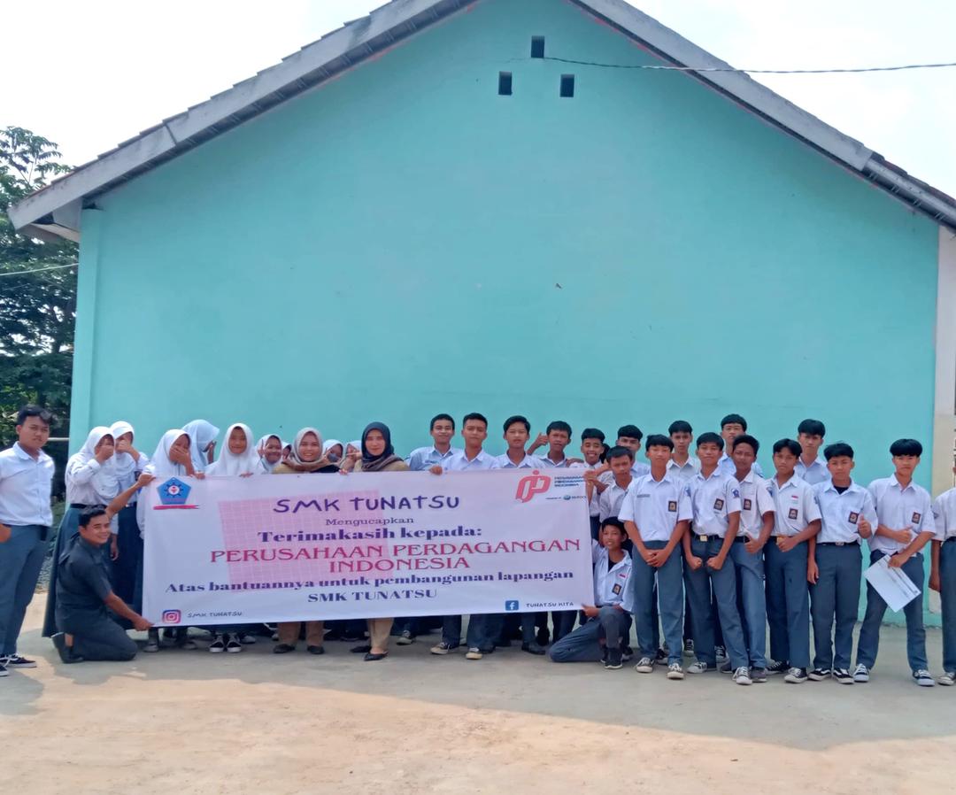 Pembangunan lapangan utama Sekolah SMK Tunatsu Bandung